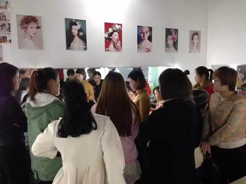 石家莊化妝美甲課程石家莊化妝美甲學(xué)校哪家好