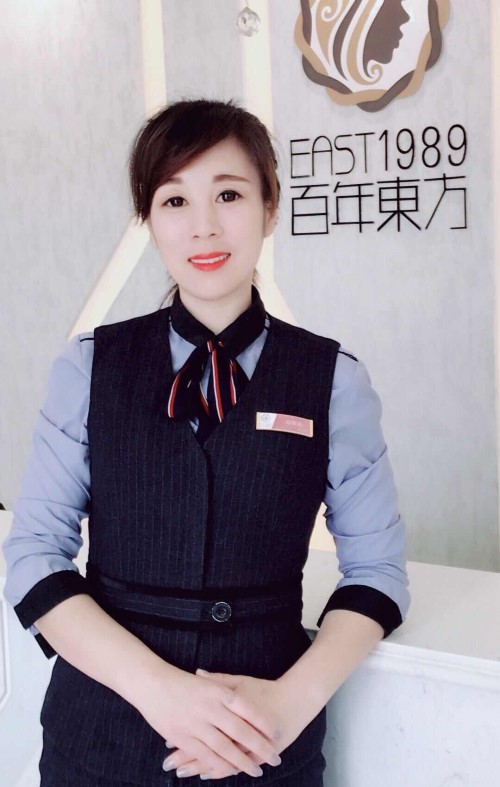  青花美甲怎么做？保定東方技工學(xué)校教你巧做美甲！