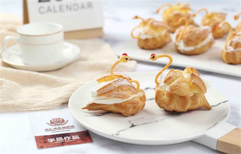 網(wǎng)紅飲品生日蛋糕班 專業(yè)法式西點面包烘焙培訓(xùn)學(xué)校