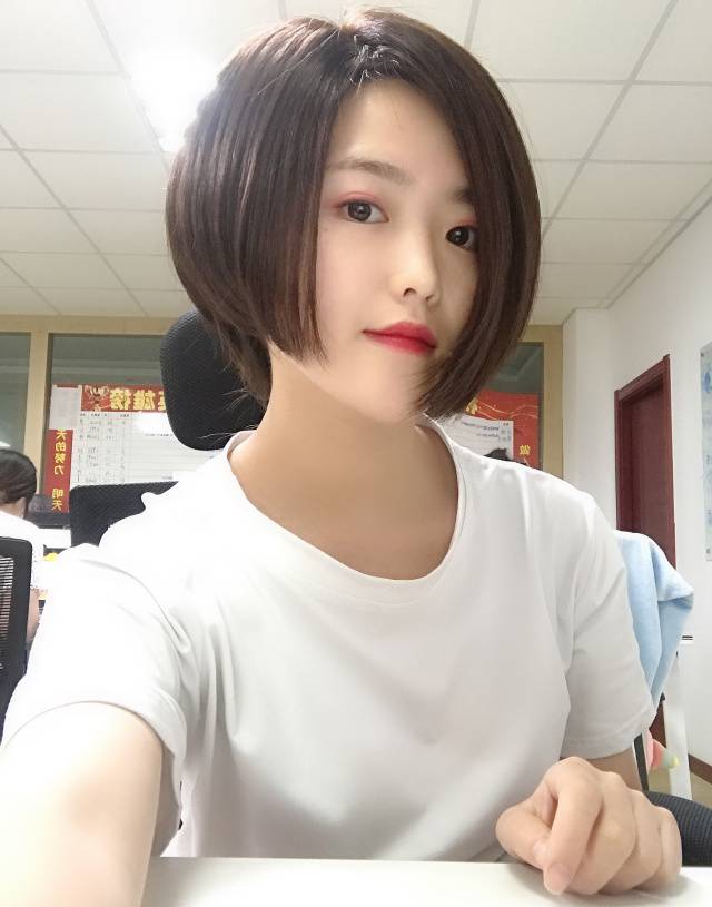 有白頭發(fā)怎樣選擇假發(fā)
