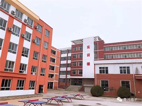 洛陽哪所學(xué)校適合學(xué)習(xí)美容美發(fā)？